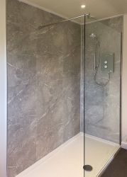 Large shower cubicle