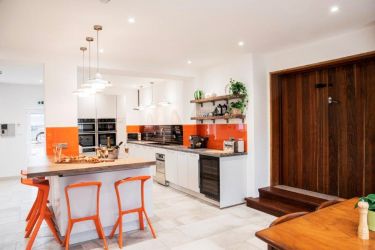 Social spot in the kitchen for pre dinner drinks and nibbles Monnow Valley Studios