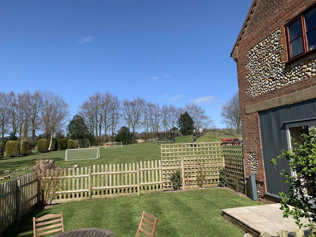 Holly Cottage, Dog Friendly Rental in Norfolk, Sleeps 5, On A Farm