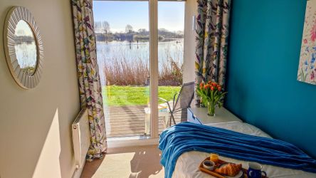 Single bedroom with wonderful lake views and direct lake access.