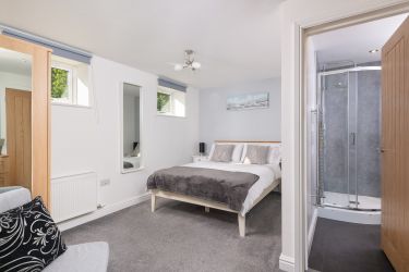 Main bedroom double with ensuite