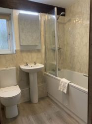 Farriers Cottage bathroom