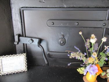 The old bread oven is still preserved.