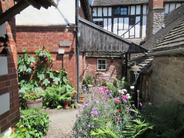 Older parts of Arboyne House date from the C17.