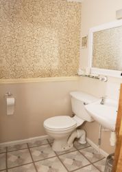 The Oak Room has en-suite W.C/ washbasin.