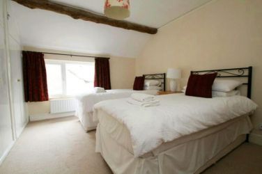 Twin bedroom (bedroom 3)