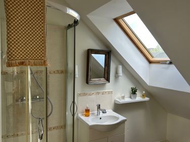 The shower room for Geiger bedroom