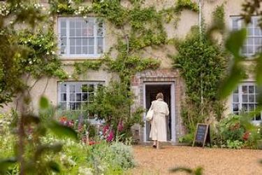 Charleston Farmhouse - The Bloomsbury Group - 30 Minutes Away