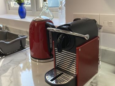 Nespresso coffee machine with 10 capsules to get you started!