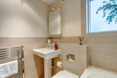 Family bathroom 1st floor
