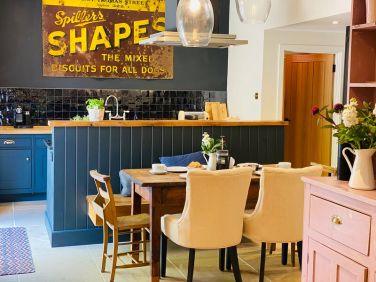 Sociable kitchen with dining area and all the mod cons