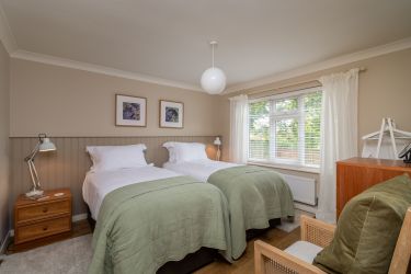 The garden bedroom with full sized twin beds