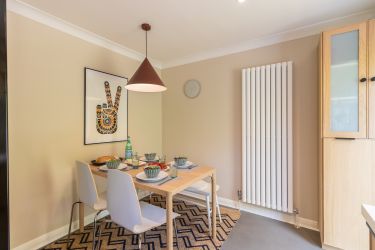 Plenty of space for a relaxed meal in the dining area