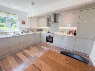 Modern, well equipped kitchen