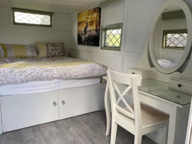 Michelmersh Manor Farm - Shepherd Hut Farmstay