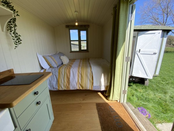 Michelmersh Manor Farm - Shepherd Hut Farmstay