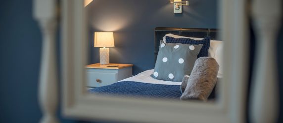 Upstairs superking/twin bedroom with ensuite