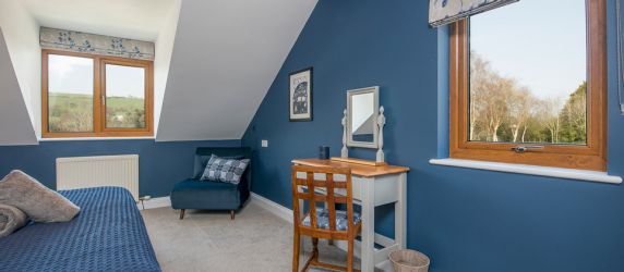 Upstairs superking/twin bedroom with ensuite