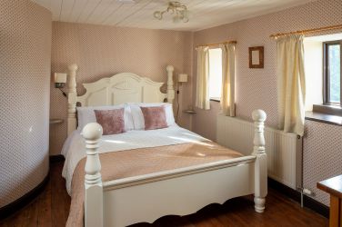 Just Bee Bedroom ensuite, with king bed