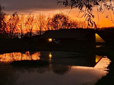 Stunning sunsets, immaculately clean cottage and such a beautiful setting