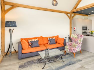 Spacious living area in Oakview