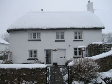 A cottage for all seasons - warm and cosy in the winter