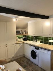 The newly refurbished kitchen is very well equipped.