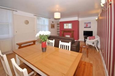 Dining area with seating for 6 people