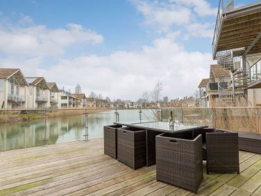 Huge decking balcony with large gas BBQ - ground floor