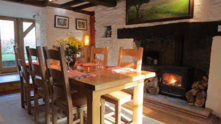 Dining room with extendable table for 10