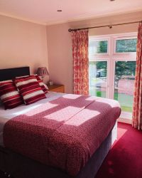 Second bedroom, also with king size bed. This one has a large walk-in wardrobe.