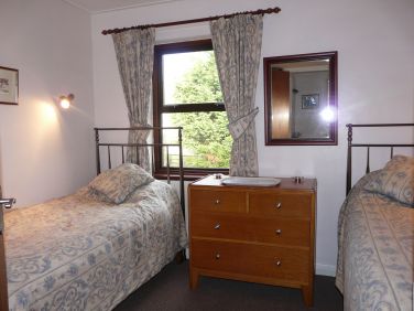 Twin bedroom
