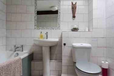 Modern upstairs family bathroom