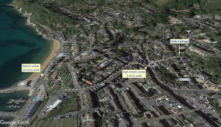 Just 2 mins from the town and under 10 mins to the beach