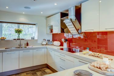 Spacious kitchen, very well equipped