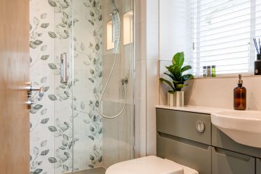 Master en suite shower room