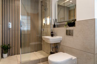 Top floor shower room