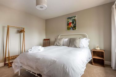 There&rsquo;s plenty of bedroom storage with a hanging rail and chest of drawers