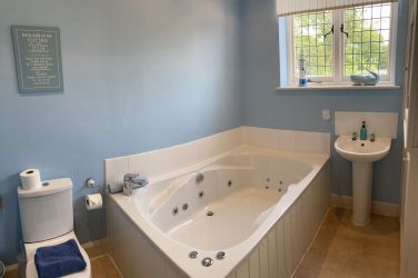 1st Floor Jacuzzi Bathroom
