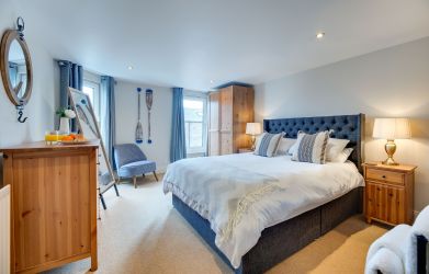 Comfy king sized bed