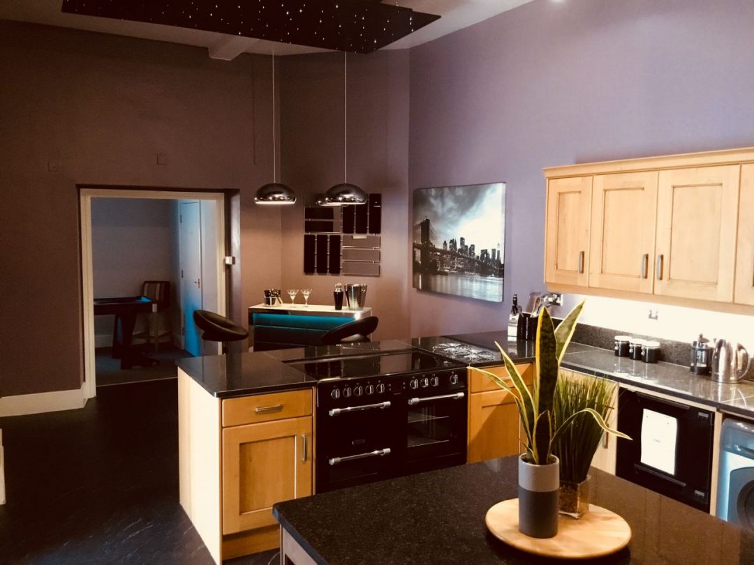 Ashbourne Hall, Luxury House in The Peak District, Sleeps 22