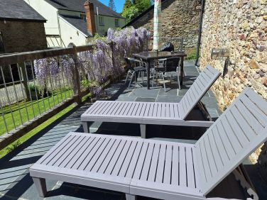 Nutcombe Cottage sun terrace