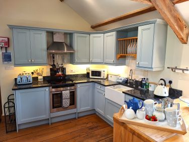 Country style Shaker kitchen with dishwasher