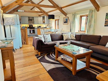 Cosy lounge area with Large L-shaped sofa