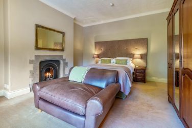 White Moss bedroom 3 with king-size bed.