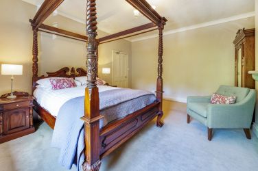 White Moss bedroom 1, how romantic!