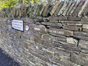 Boston House a short walk from the Lake.