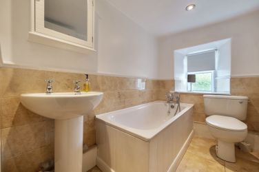 Boston House 1st floor family bathroom.