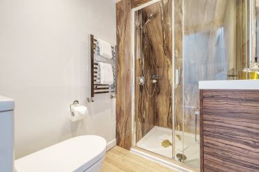 Boston House 2nd floor ensuite.