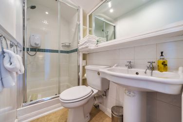 Boston House bedroom6 ensuite shower room.